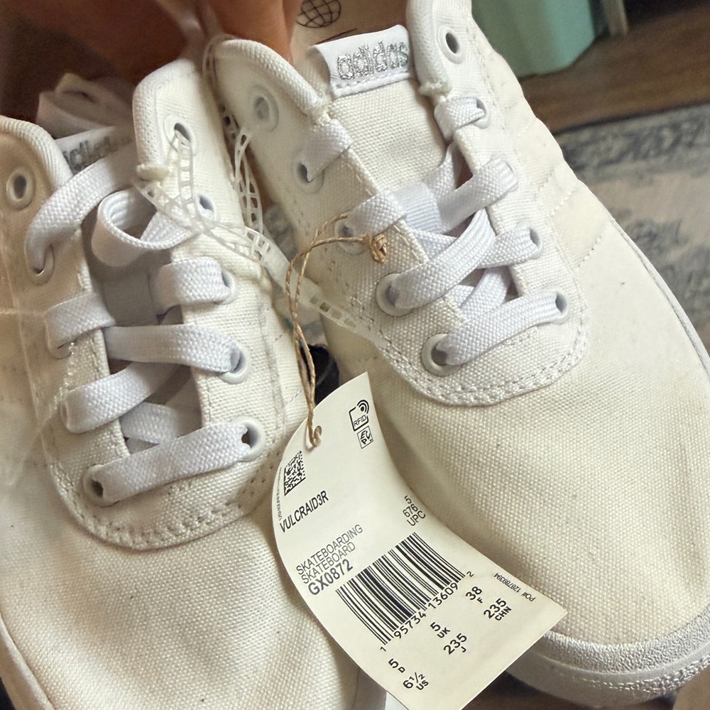 Adidas Vulc Raid 3R White Canvas Sneakers – New With Tags – Size 6.5